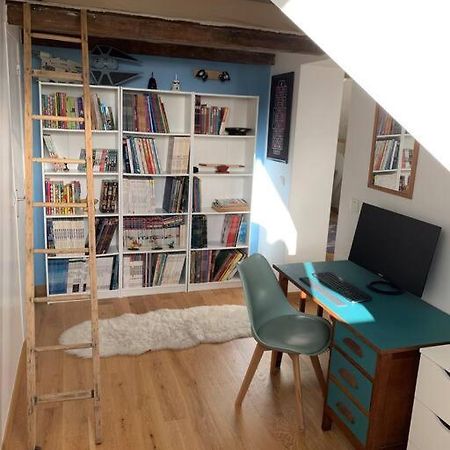 Charmant Studio A Proximite De La Gare Rer A Chatou Bagian luar foto