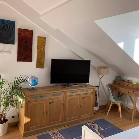 Charmant Studio A Proximite De La Gare Rer A Chatou Bagian luar foto