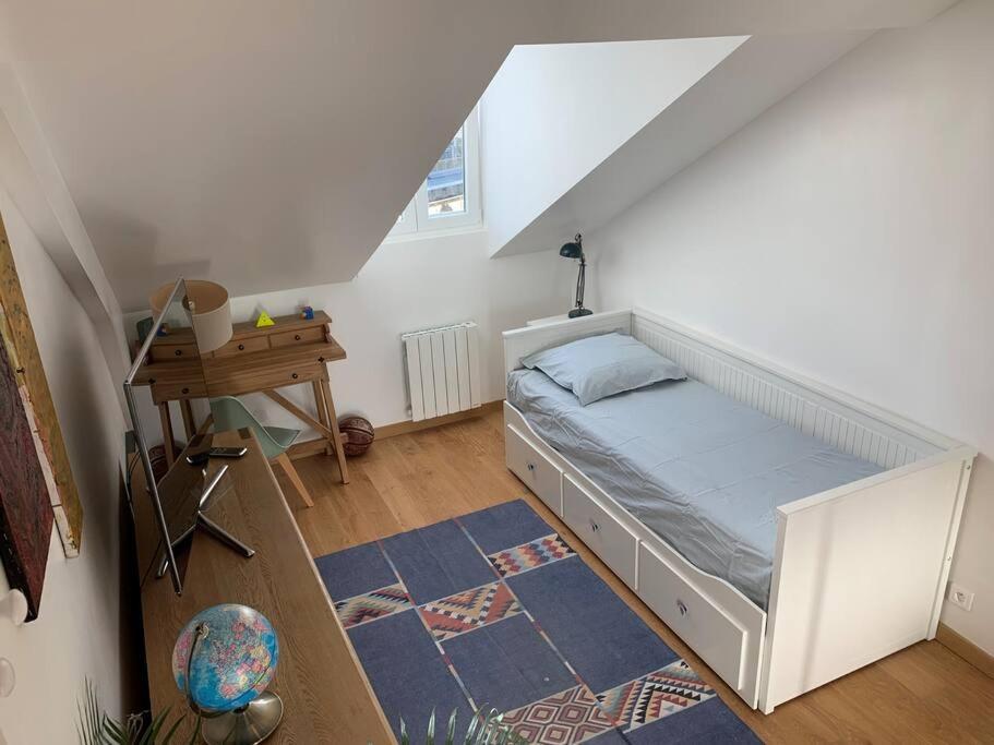 Charmant Studio A Proximite De La Gare Rer A Chatou Bagian luar foto