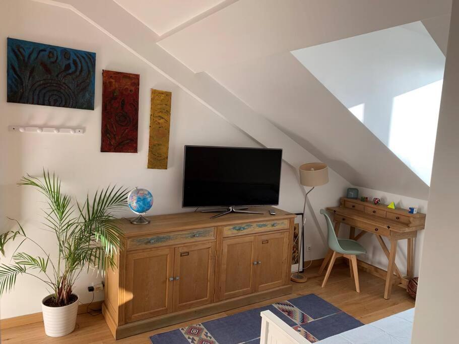 Charmant Studio A Proximite De La Gare Rer A Chatou Bagian luar foto